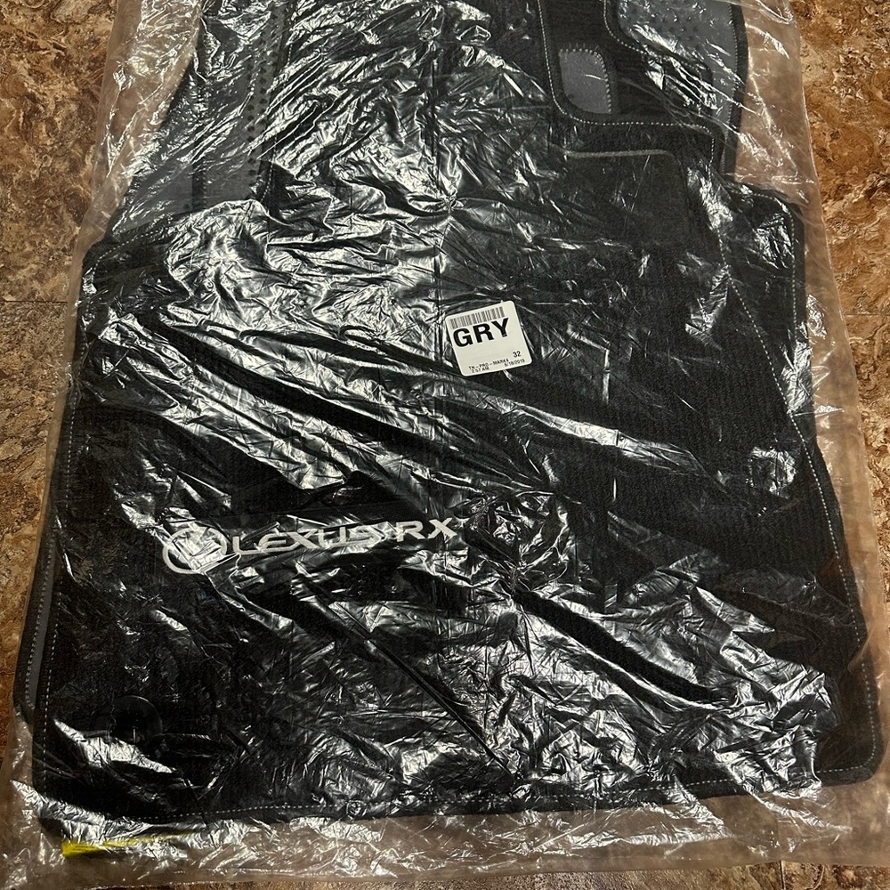 Lexus RX Gray Car Mat - Picture 3 of 3